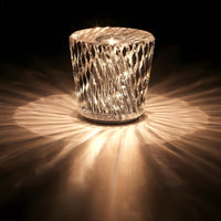 Kristall-Teelichthalter, transparent, beleuchtet, dekorativ, elegantes Design, stimmungsvolle Beleuchtung.