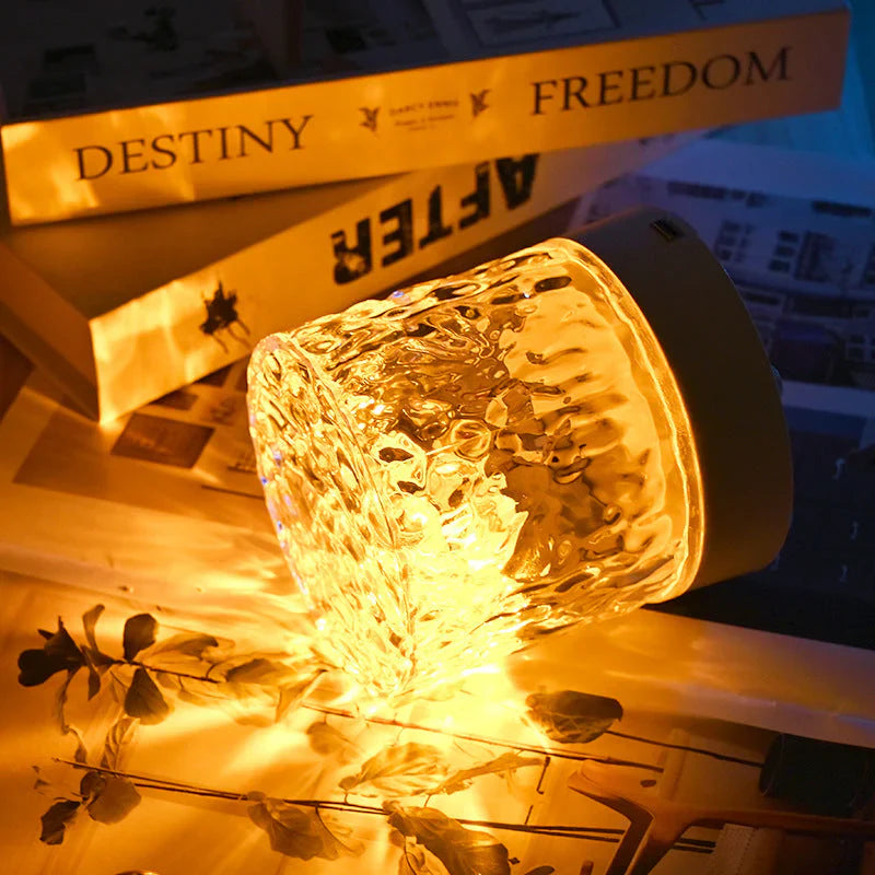 Leuchtende LED-Lampe aus Glas, warmes Licht, dekorativ, modernes Design, stimmungsvoll.
