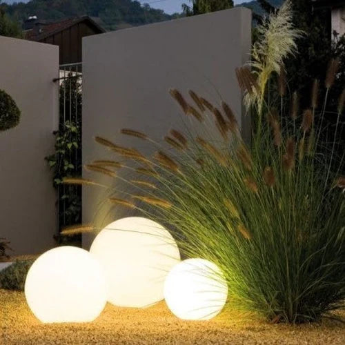 Leuchtkugeln Gartenbeleuchtung, weiße Kugellampen, Außenbereich, moderne Dekoration, LED-Licht