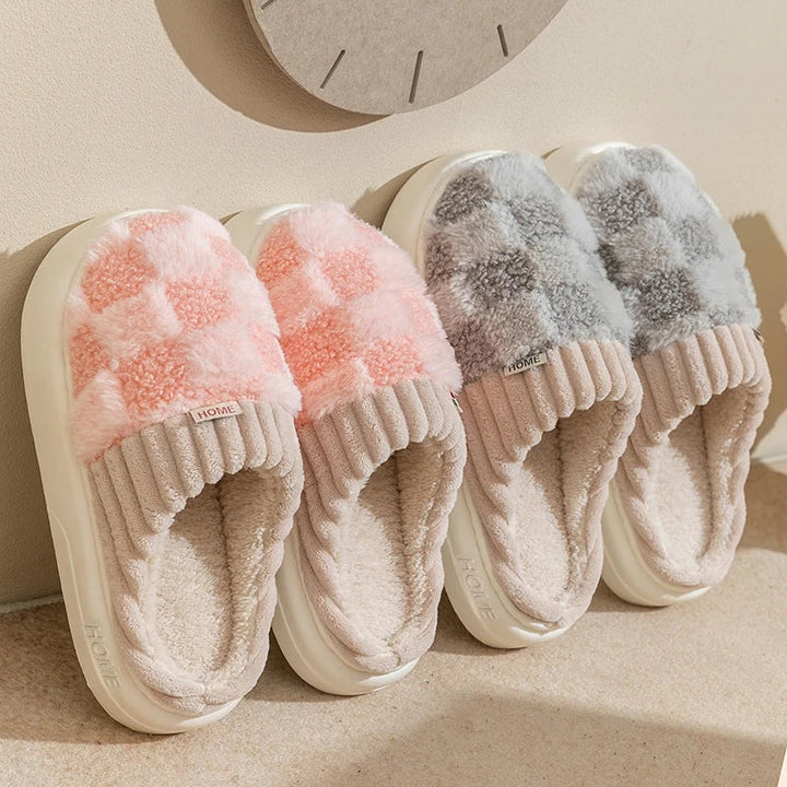 Flauschige karierte Hausschuhe, rosa und grau, Baumwolle, warme Winter-Slipper für Damen und Herren.