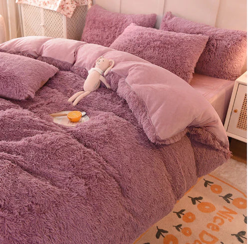 Lila Plüsch-Bettwäsche-Set, flauschig, gemütlich, Schlafzimmer-Dekor, Kissen, Decke.