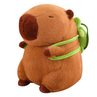 Plüsch-Capybara-Spielzeug braun mit grünem Rucksack, weiches Kuscheltier für Kinder.