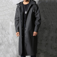 Graue Herren-Regenjacke mit Kapuze, wasserdicht, lang, modisch, Outdoor-Bekleidung.