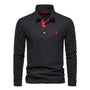 Schwarzes Langarm-Poloshirt mit rotem Logo und Knopfleiste, Herrenmode, Baumwolle.