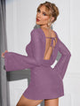 Lila glitzerndes Minikleid mit langen Ärmeln und Rückenschnürung, elegantes Abendoutfit.