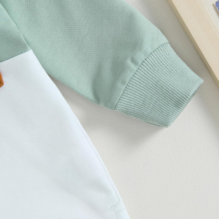 Grünes Langarmshirt aus Baumwolle für Kinder, weicher Stoff, modisches Design.