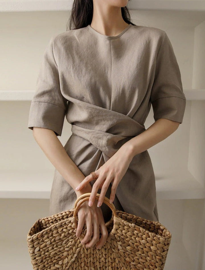 Leichtgewicht Khaki Herbstkleid mit verstellbarem Bund – Isalie