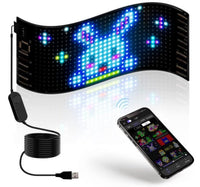 Anpassbares LED-Display mit USB-Anschluss, bunte Pixelgrafik, Smartphone-Steuerung.