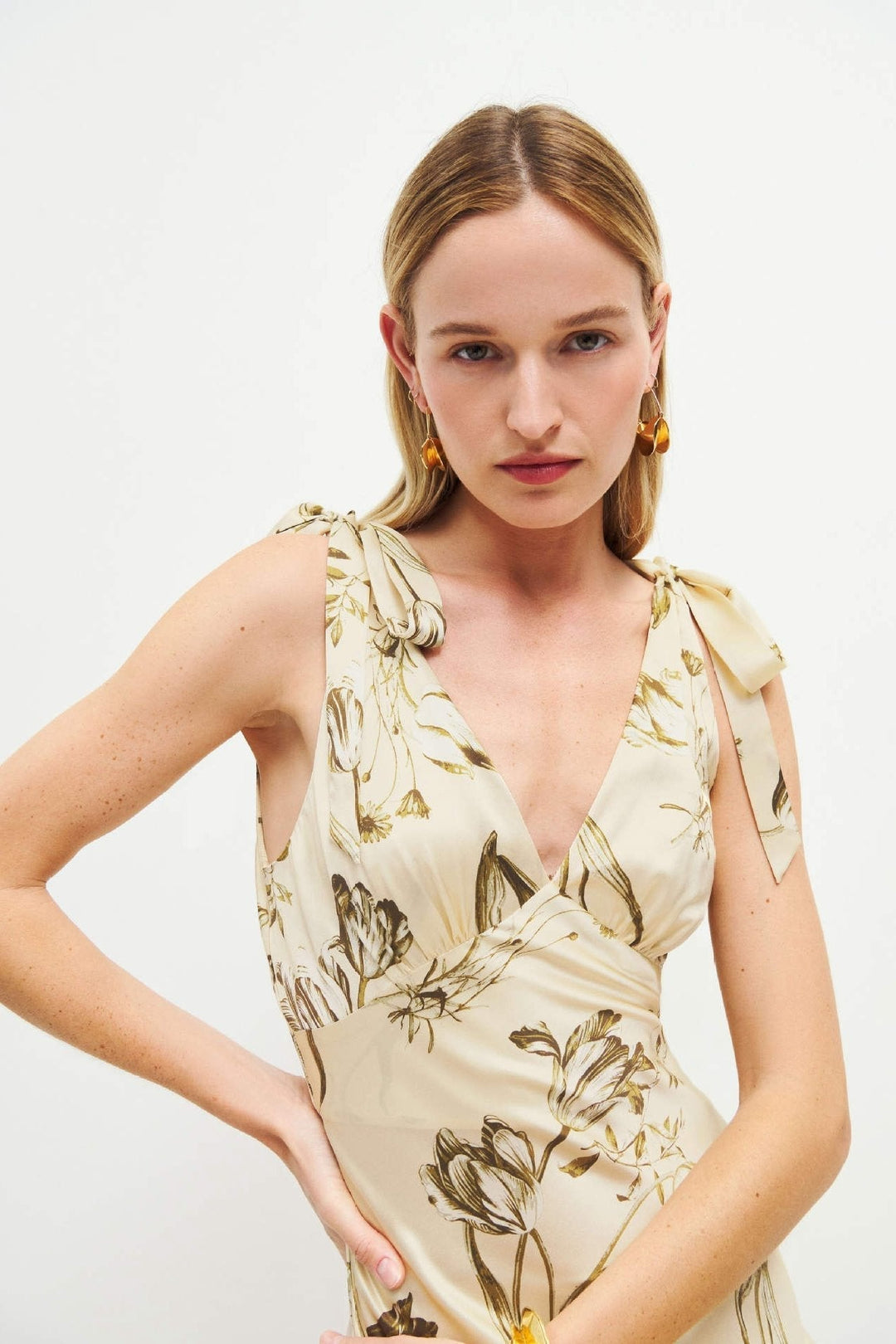 Herbstliches Auslaufendes Beige Maxikleid mit Knopfdetail – Ysolde