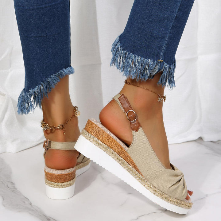 Damen-Sandalen beige mit Keilabsatz, bequem, Sommermode, Jeans, Knöchelriemen, Leosa.