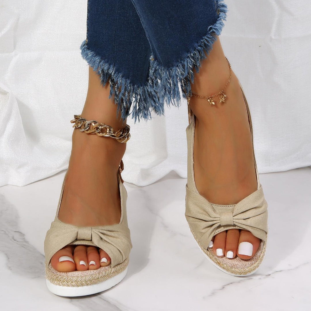 Damen-Sandalen beige mit Schleife, offener Zeh, Espadrille-Sohle, modisch, bequem.