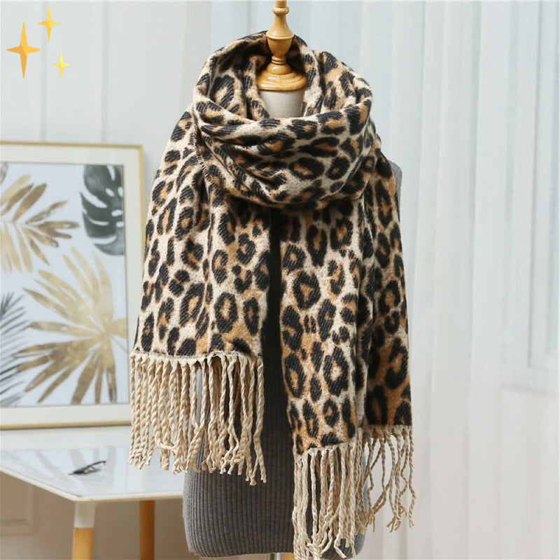 Leopardenmuster Schal, beige-schwarz, Fransen, Damenmode, Winteraccessoire, warm, stilvoll.