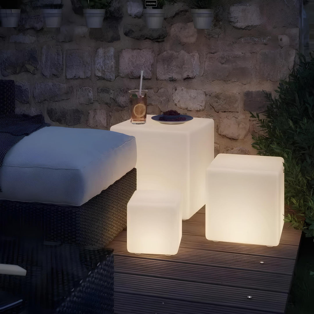 Leuchtender LED-Würfel Hocker, weiß, für Gartenmöbel, moderne Außenbeleuchtung, Terrasse.