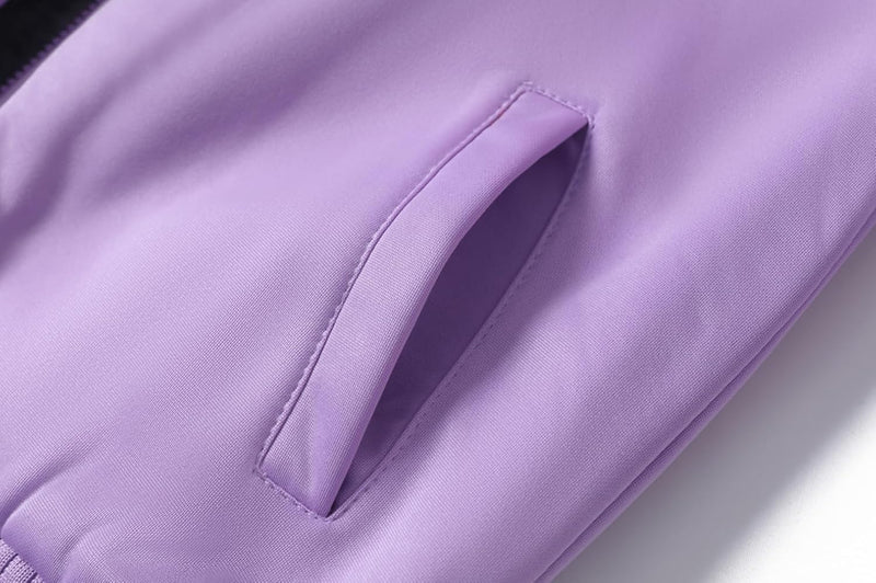 Lila Jacke mit Reißverschlusstasche, modisch, Damenbekleidung, Freizeitmode, Polyester.