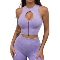 Lila Damen Sport-Set, ärmelloses Top mit Reißverschluss, nahtlose Leggings, Fitnessmode.