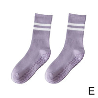 Lila rutschfeste Socken mit Streifen, Baumwolle, Unisex, bequem, für Sport und Freizeit.