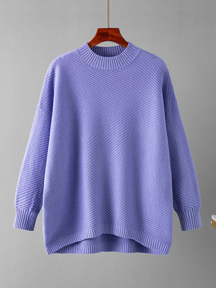 Lila Strickpullover Damen, Rundhals, Rippstrick, Oversize, Herbstmode, gemütlich, elegant.
