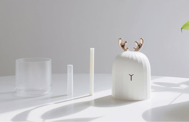 Weißer Luftbefeuchter mit Rentiergeweih, modernes Design, Tischdekoration, minimalistisch