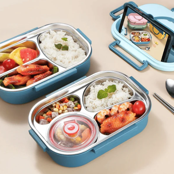 Blaue Bento-Box aus Edelstahl mit Fächern für Reis, Gemüse und Hähnchen, ideal für Mahlzeiten.