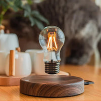 Schwebende Glühbirne auf Holzsockel, magnetische LED-Lampe, moderne Tischdekoration.