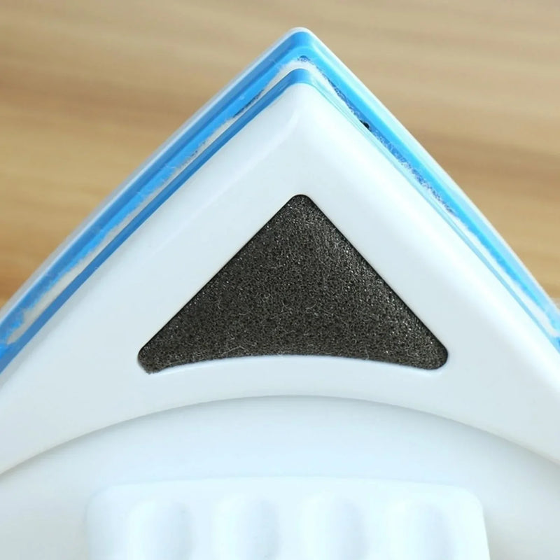 Magnetischer Fensterreiniger, blau-weiß, EasyClean, dreieckige Form, Glasreinigungstool.