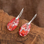 Rote Regalit Ohrringe, Tropfenform, Silberhaken, handgefertigter Schmuck, Damenaccessoire.