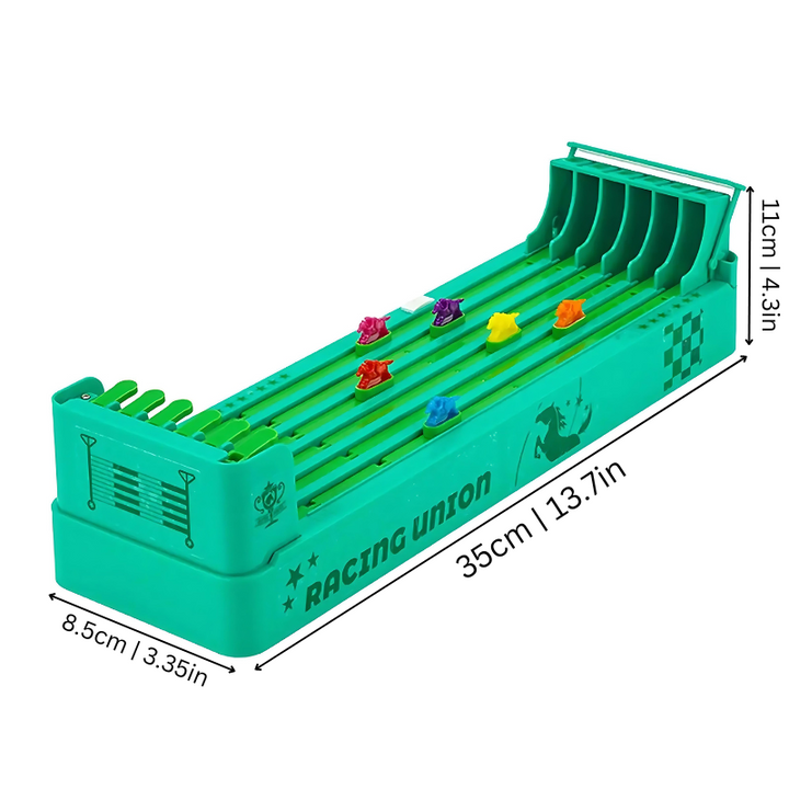Grünes Tischspielzeug Rennbahn, Kunststoff, 35cm, für Kinder, mit bunten Spielfiguren.