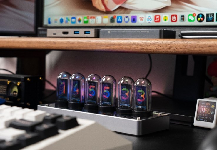 Vertikale LED Nixie Tischuhr – Chronix