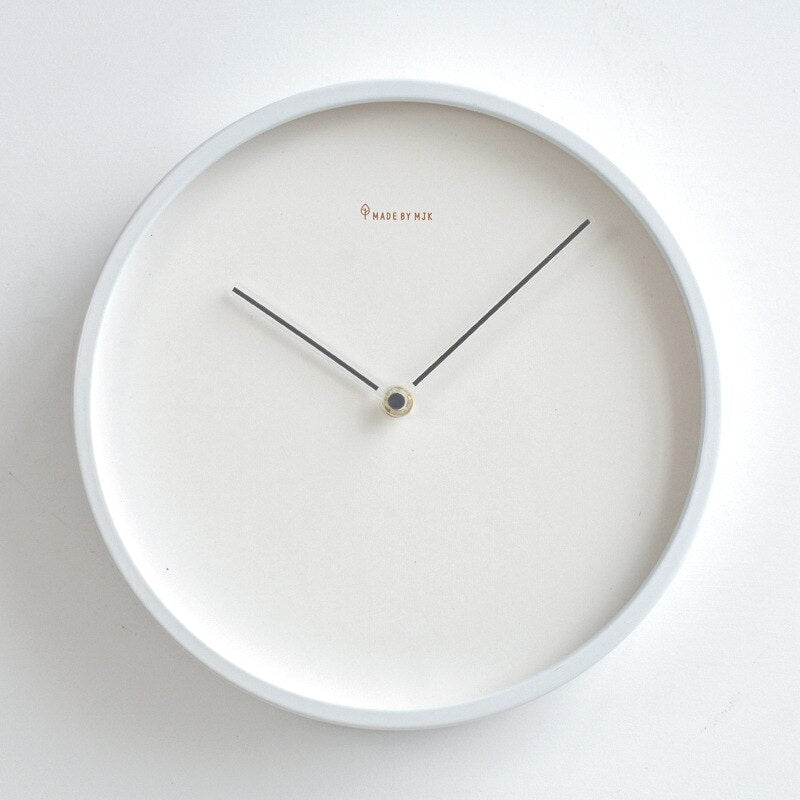 Minimalistische skandinavische Wanduhr - Skara