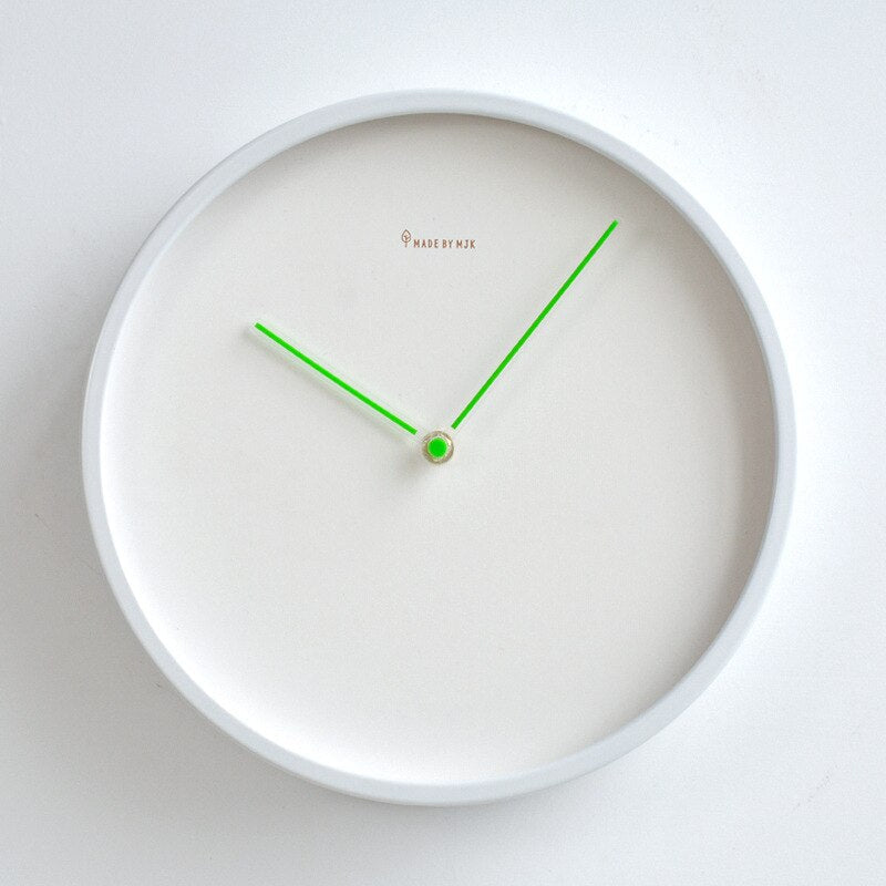 Minimalistische skandinavische Wanduhr - Skara