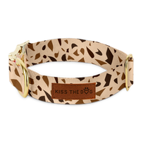 Hundehalsschmuck mit goldenen Akzenten – GoldenTerra