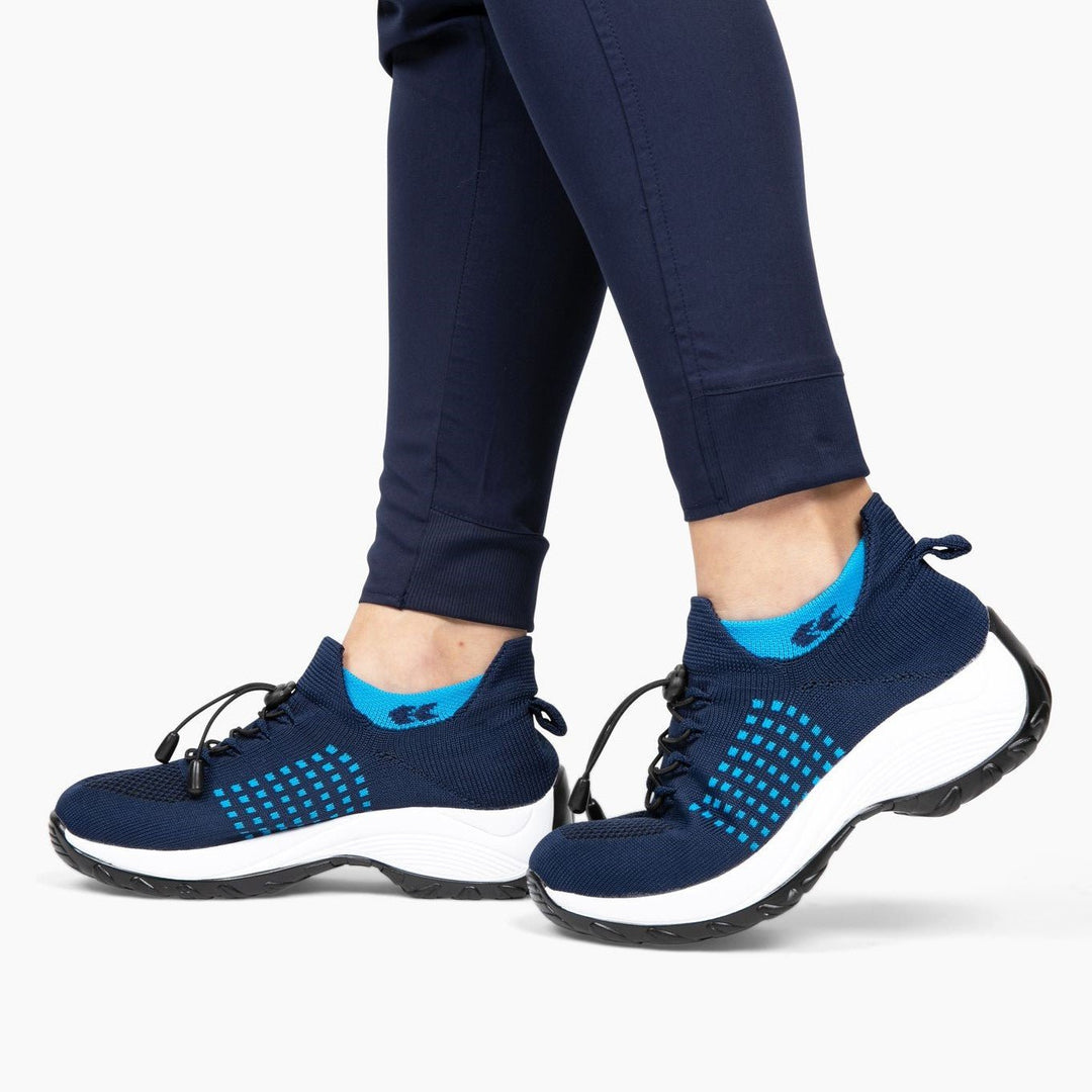 Dunkelblaue orthopädische Stretch-Schuhe mit weißer Sohle, ideal für Komfort und Unterstützung.