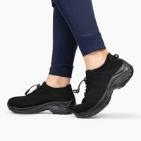 Schwarze orthopädische Stretch-Schuhe, bequem, rutschfest, ideal für Damen, Freizeitkleidung.