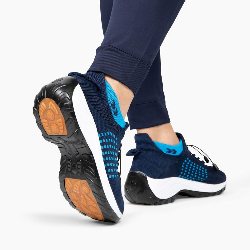 Dunkelblaue orthopädische Stretch-Schuhe mit rutschfester Sohle, ideal für Komfort und Sport.