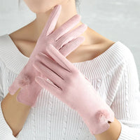 Damenhandschuhe rosa, Wildleder, mit Pompons, elegant, warm, modisch, Winteraccessoire.
