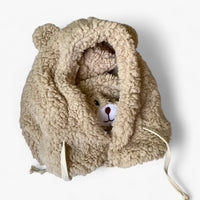 Kapuzenpullover aus Plüsch in Beige mit Bärenmotiv, Kinderbekleidung, warm und kuschelig.