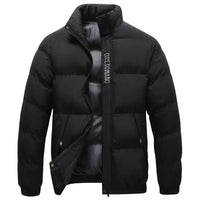 Schwarze Daunenjacke Herren, warm, Reißverschluss, Wintermode, Outdoor-Bekleidung.