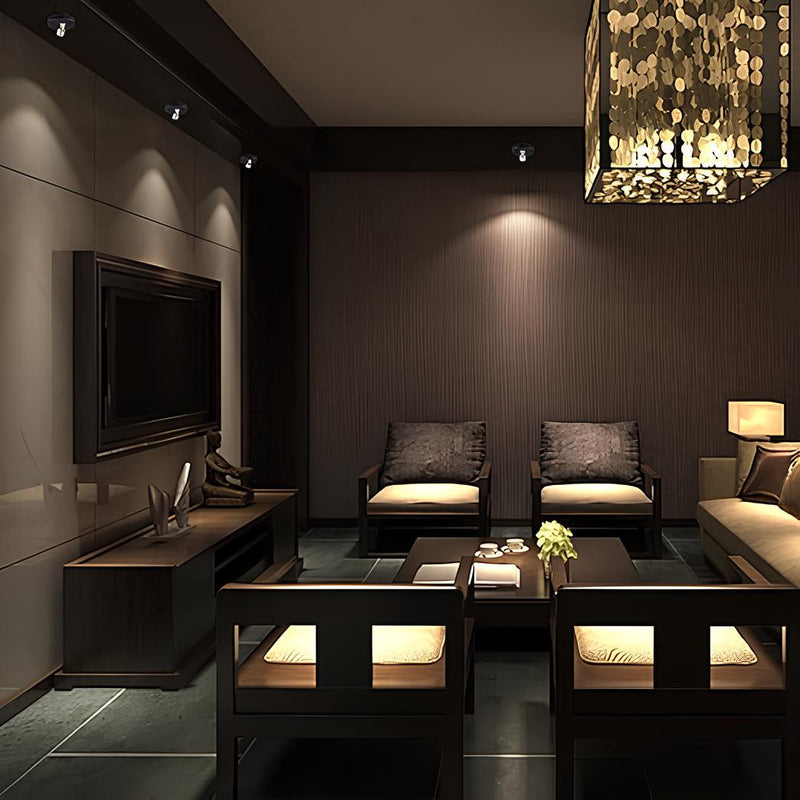 Moderner Wohnzimmerbereich mit dunklen Holzmöbeln, eleganter Beleuchtung und stilvollem Dekor.