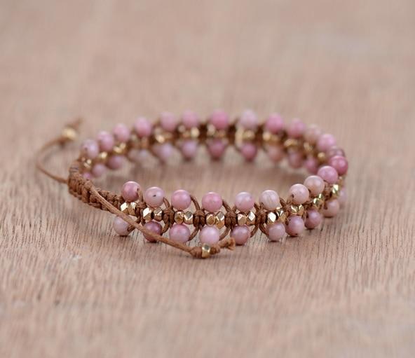 Rosa Perlenarmband, handgefertigt, verstellbar, Damen-Schmuck, modisch, Geschenkidee.