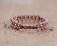 Rosa Perlenarmband, handgefertigt, Lederband, modisches Schmuckaccessoire, Damenarmband.