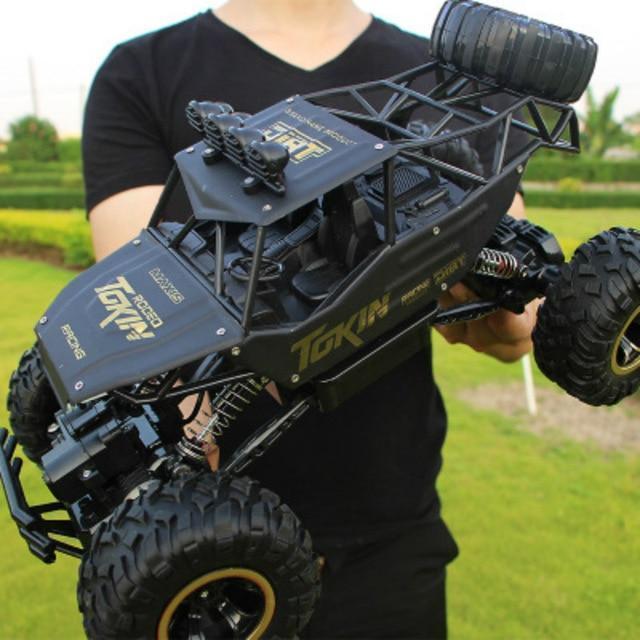 Geländegängiger 4x4 RC-Monstertruck für Kinder und Erwachsene