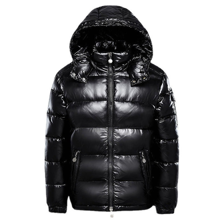 Schwarze Daunenjacke mit Kapuze, glänzend, Wintermode, warm, Reißverschluss, Herrenbekleidung.