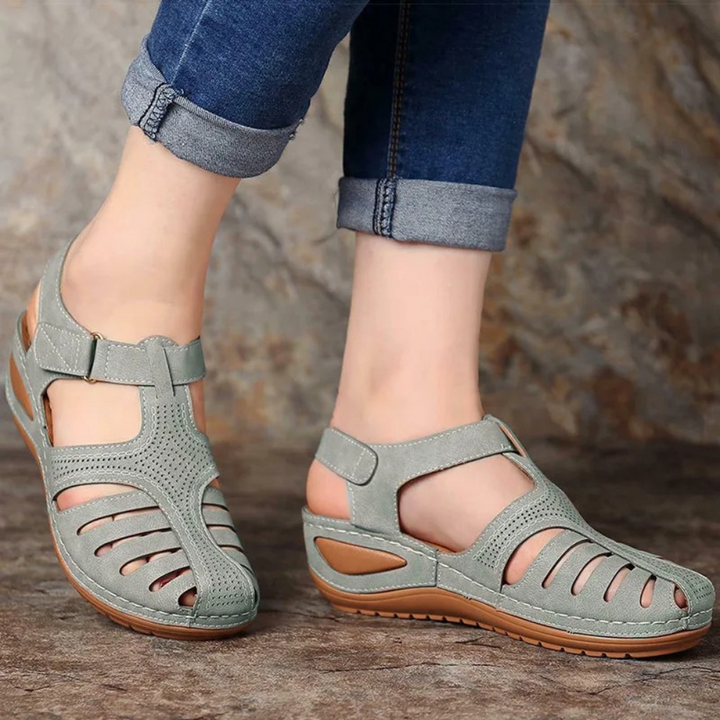 Graue römische Sandalen aus Leder für Damen, bequem, modisch, ideal für Sommer.