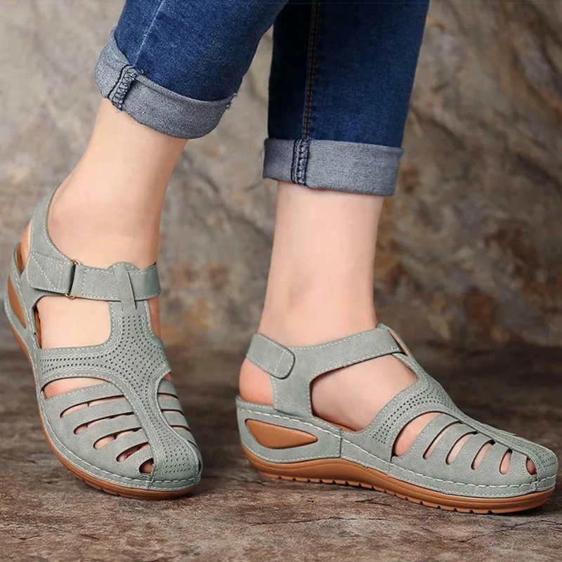 Graue römische Sandalen aus Leder für Damen, bequem, modisch, ideal für Sommer.