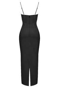 Schwarzes, ärmelloses Abendkleid mit Rückenausschnitt und Spaghettiträgern, elegant, lang.