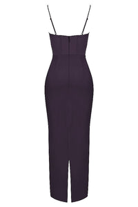 Schwarzes, ärmelloses Abendkleid mit Spaghettiträgern und Rückenschlitz, elegantes Design.