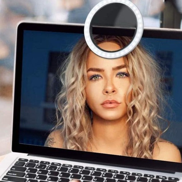 Laptop mit Selfie-Ringlicht, ideal für Videoanrufe, Fotografie, LED-Beleuchtung, tragbar.