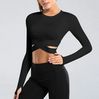 Schwarzes Damen-Sportshirt, langärmelig, bauchfrei, elastisch, Fitnessmode.