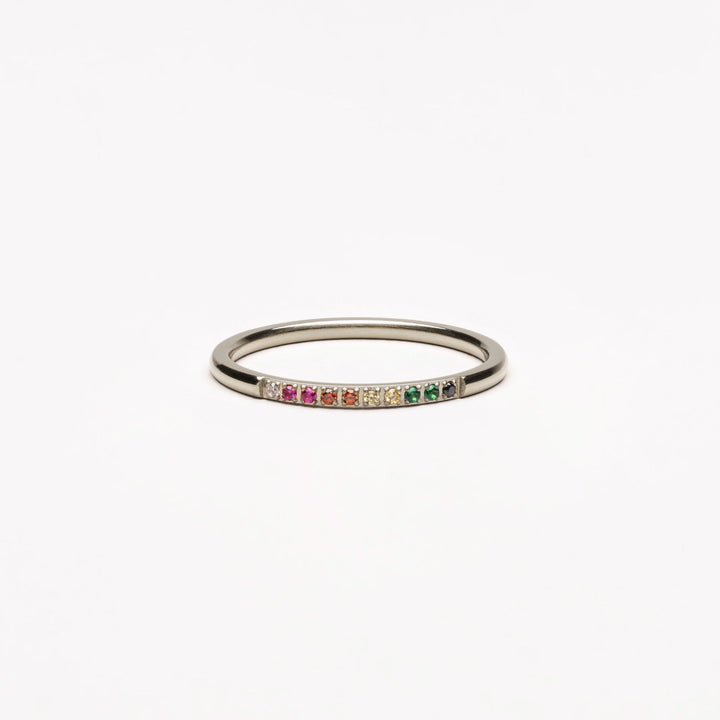 Silberner Regenbogenring mit bunten Edelsteinen, minimalistisches Design, Schmuck für Damen.