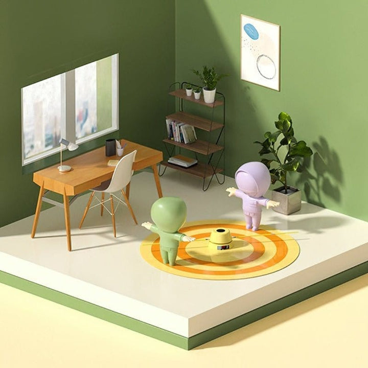 Zwei bunte Figuren im modernen Wohnzimmer mit Pflanzen und Schreibtisch, minimalistisch, verspielt.